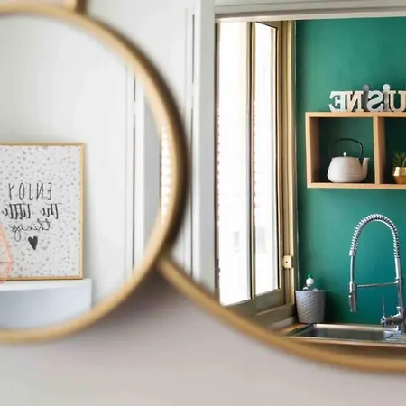 Les Pieds Dans L Eau En Hyper Centre