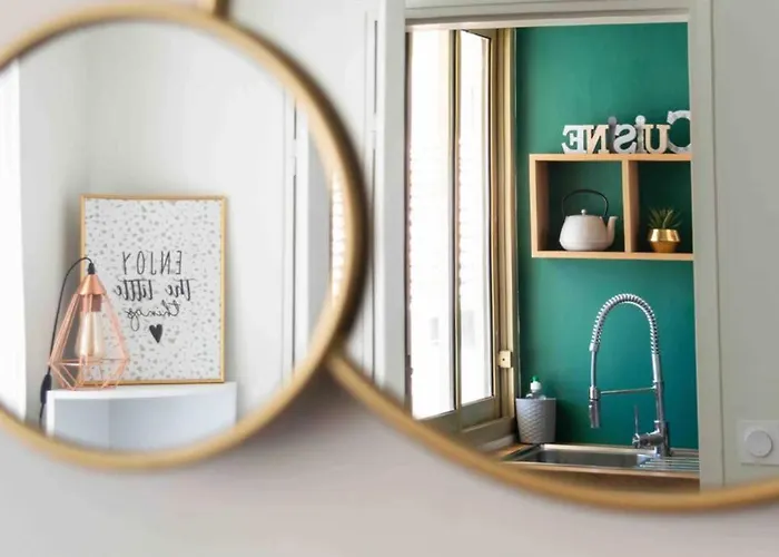 Les Pieds Dans L Eau En Hyper Centre